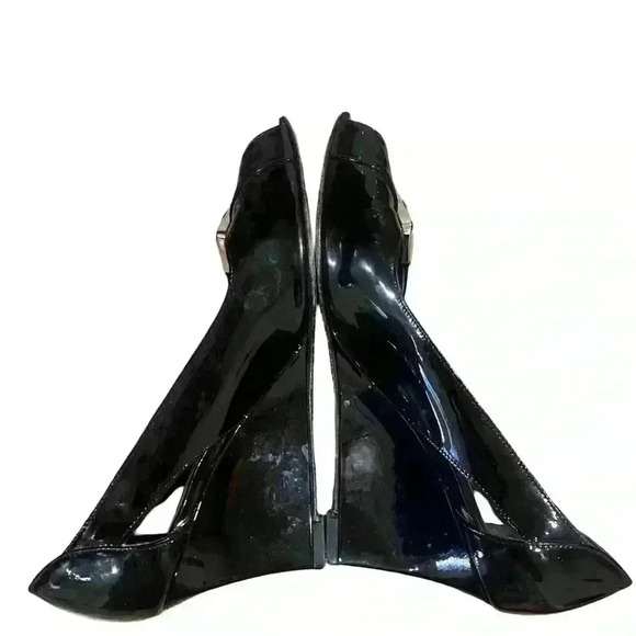 STUART WEITZMAN Black Patent Leather Slides - Picture 10 of 10